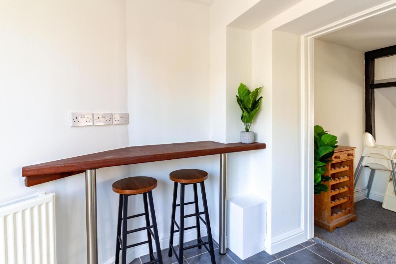 Family Friendly Cottage With Bunk Beds And Courtyard มาล์มสบรี ภายนอก รูปภาพ